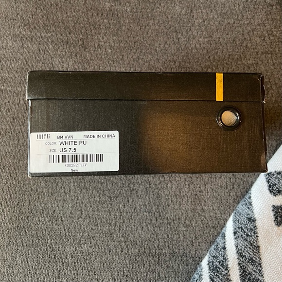 IDIFU: Size 7.5. 3 inches - Picture 7 of 8